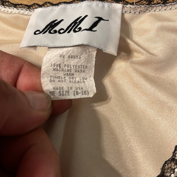 MMI VINTAGE ⭐️nightgown silky polyester with black lace trim - Picture 6 of 6